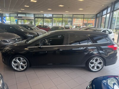 Ford-FOCUS Wagon-1